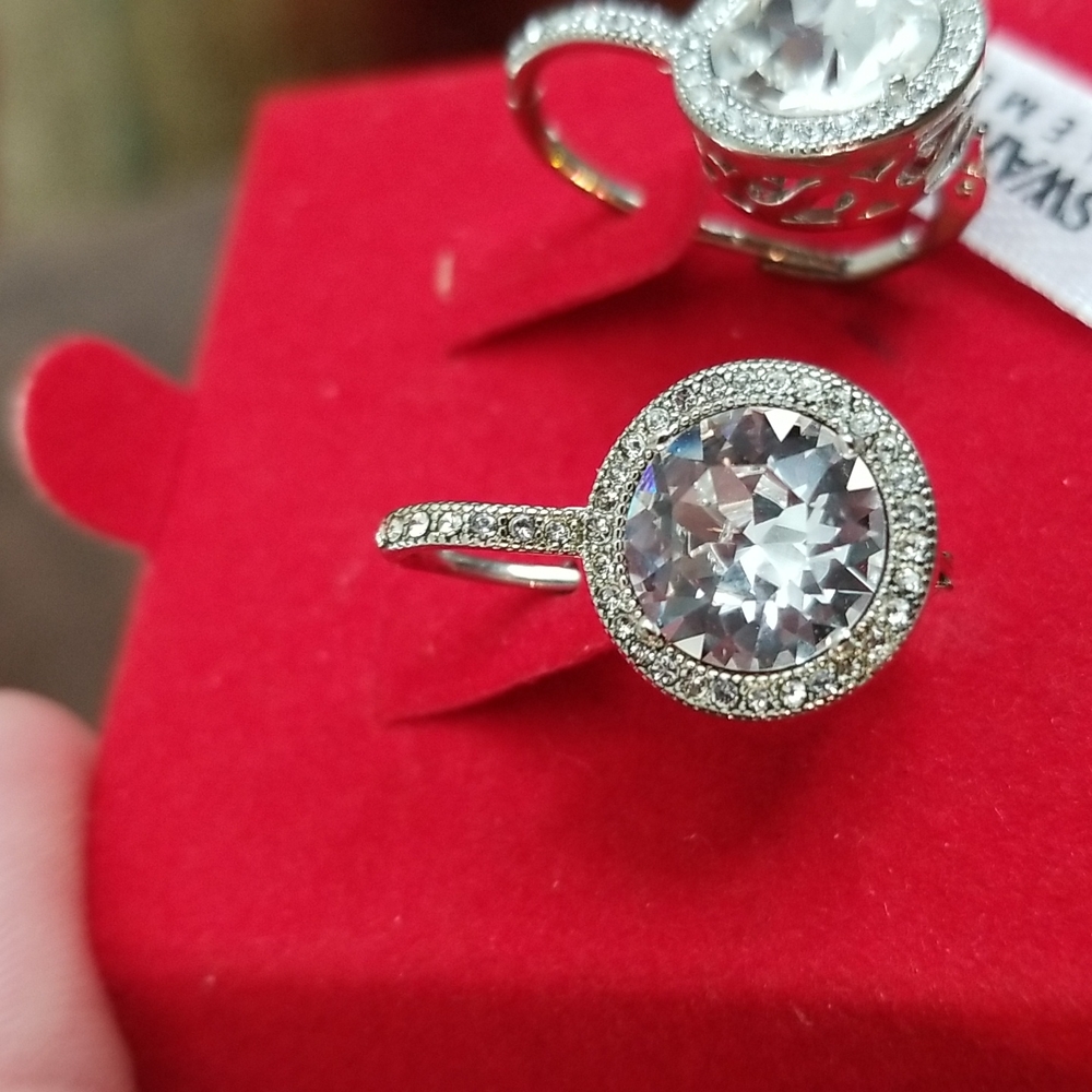 BRAND NEW  Swarovski crystal earrings! - Picture 4 of 4
